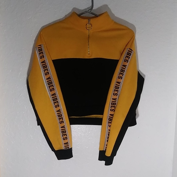 High Collar Cropped Sweater - Picture 1 of 3